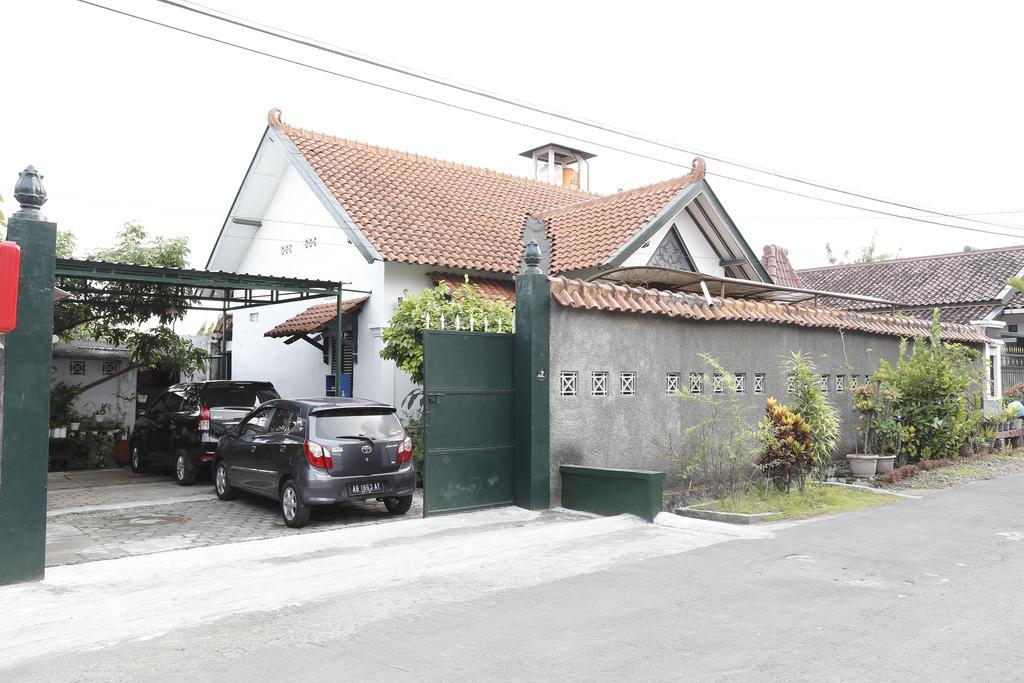 Reddoorz Near Adisucipto Airport Hotel Kalasan Exterior foto