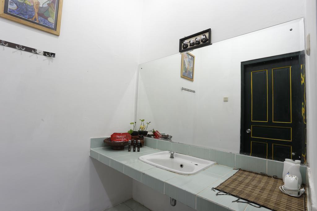 Reddoorz Near Adisucipto Airport Hotel Kalasan Exterior foto